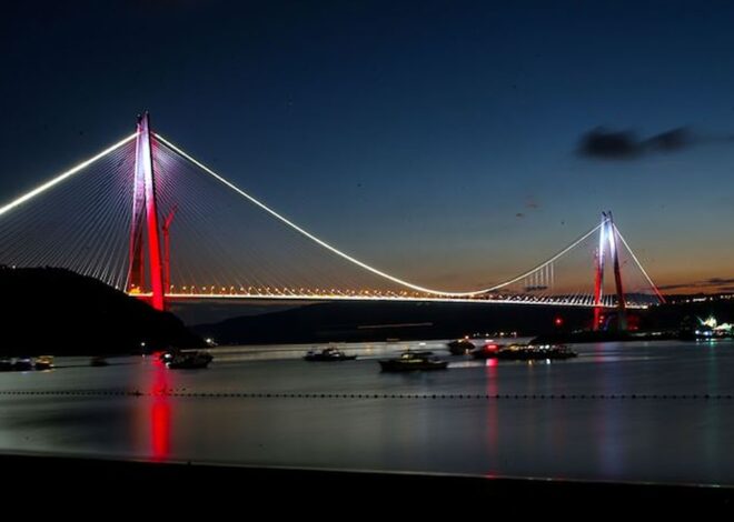 Tankerin dümeni kilitlendi! İstanbul Boğazı trafiğe kapatıldı